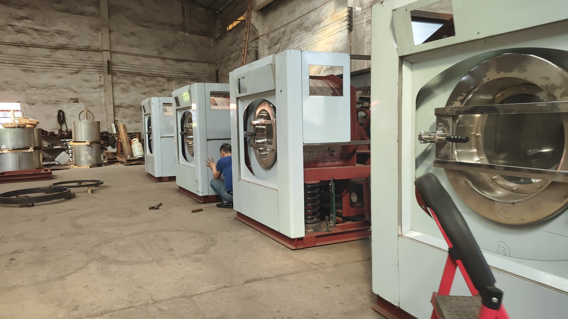 知名藥企與三甲醫(yī)院都在用的工業(yè)半自動洗衣機(jī)，洗滌工廠源頭實(shí)力如何驗(yàn)證？